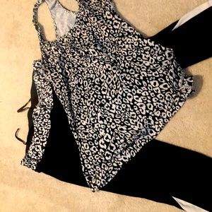 Top and bottom work out clothes